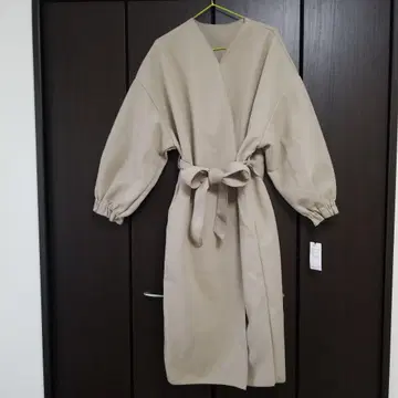 베이지 롱 코트 허리 리본 포함