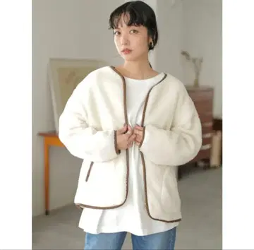 [ 새상품 ] 어스 뮤직&에코로 파이핑 보아 숏코트 아이보리