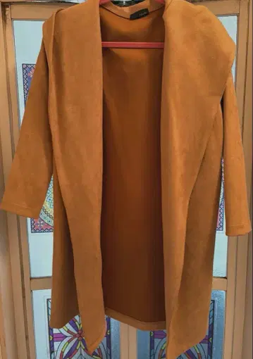 베이지 스웨이드 후드 부착 코트