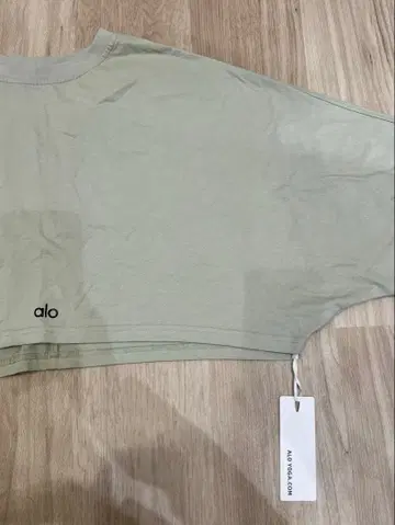 alo 탁한 그린 긴팔 T셔츠 택 포함 새상품