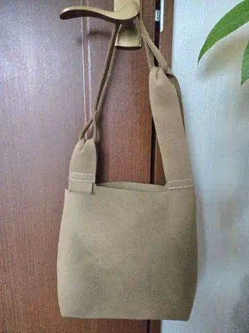 zattu 숄더백 베이지