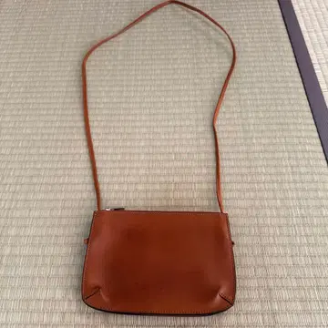 와일드 스완스 브라운 가죽 사코슈