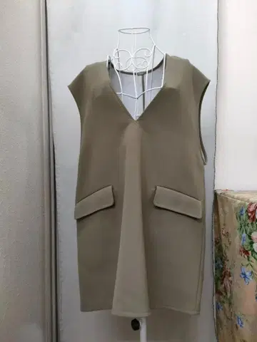 미라 오웬 모스그린 슬리브리스 오버 사이즈 상의