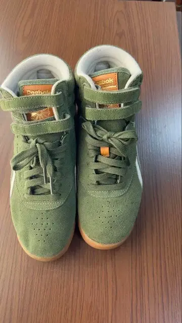 Reebok 하이컷 스니커즈 올리브 그린