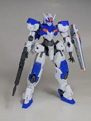 건담 프라모델 완성품