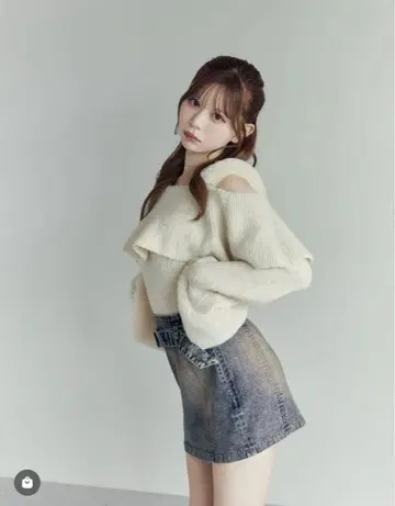 이토미 인조 모피 스트랩 오프숄더 리브 니트