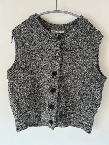 BEAUTY&YOUTH 프론트 버튼 믹스 컬러 니트 베스트