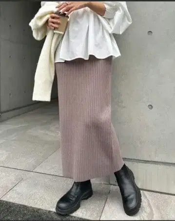 앤도미 니트 타이트 스커트 그레이쉬 베이지