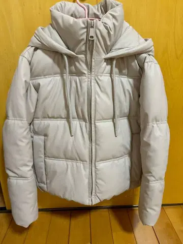 ZARA 아우터 인조 가죽 다운 자켓 에크루 XS