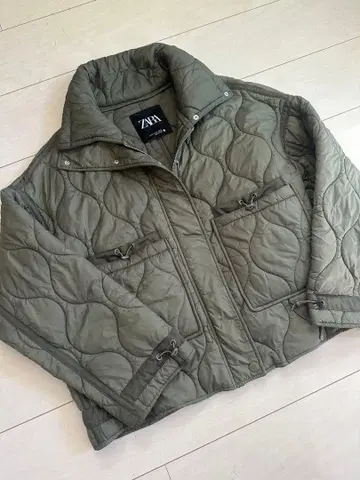 ZARA 퀼팅 자켓 올리브 그린 xs 사이즈 자라 카키