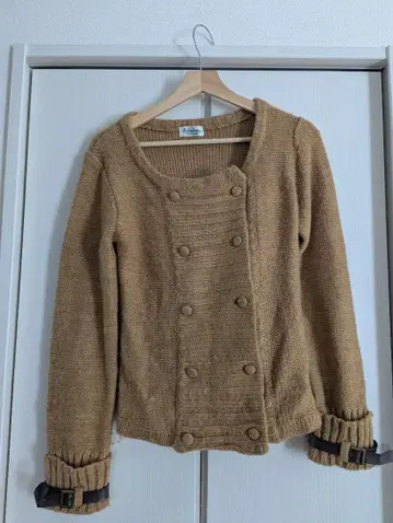 니트 자켓 패뷸러스 세실 맥비