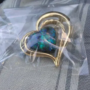 하트형 오팔풍 브로치