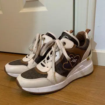 Michael Kors 인힐 힐업 스니커즈