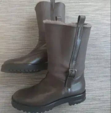 [ 새상품급 ] 천연 가죽 퍼 보아 장식 미들 엔지니어 부츠 24.5