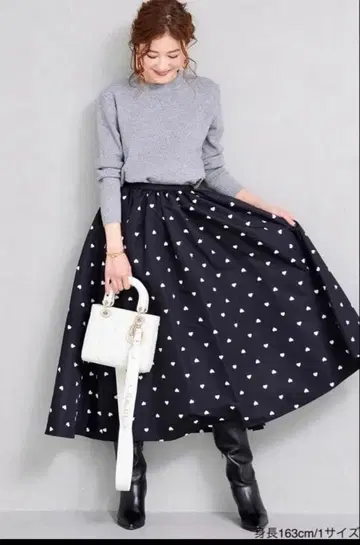 새상품급! obli 그로그랭 하트 자수 개더 스커트