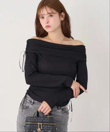 NICE CLAP 오프숄더 상의