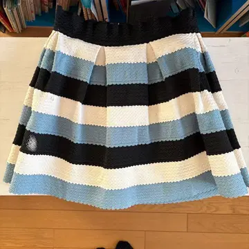 허니번치 스트라이프 플레어 스커트