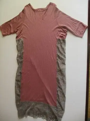 극장 프로덕츠의 리브 반팔 티셔츠 원피스 핑크