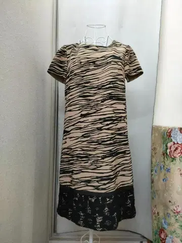 듀얼 뷰 베이지 원피스 올 패턴