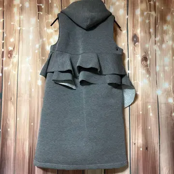 새상품 Deux Amour 비대칭 프릴 롱 베스트 M~L