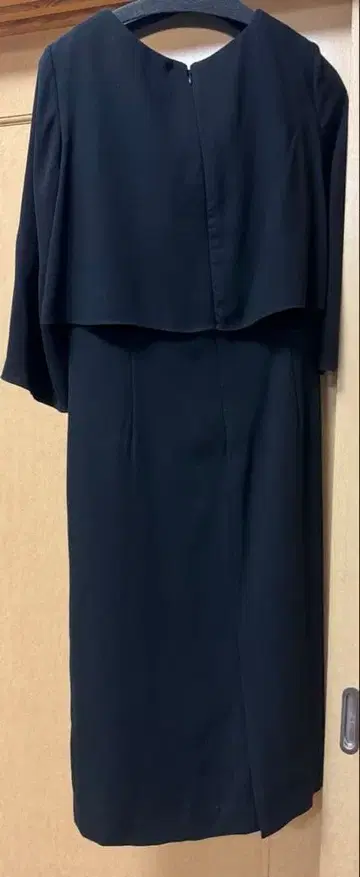 블랙 원피스 수트 플레어 슬리브