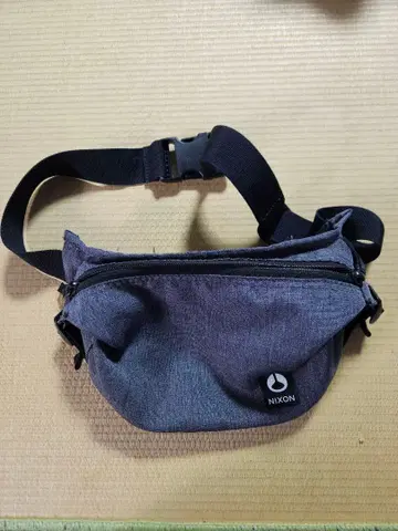 NIXON 그레이 숄더백