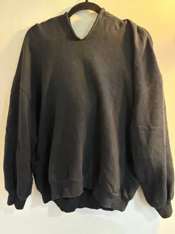 블랙 프리 사이즈 후드 부착 포켓 후드티