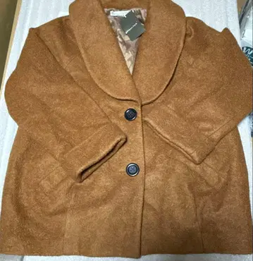 브라운 계열 귀여운 옷깃 코트