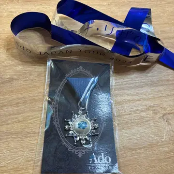 Ado 모나리자 옆모습 VIP석 특전 브로치 은색 테이프