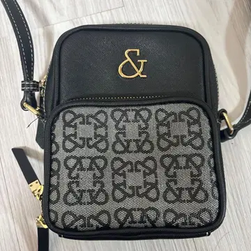 핑키&다이앤 로고 스마트폰 숄더백 블랙