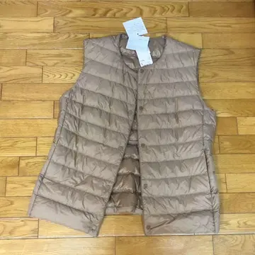 유니클로 울트라 라이트 다운 베이지 베스트 옷깃 2WAY L 사이즈