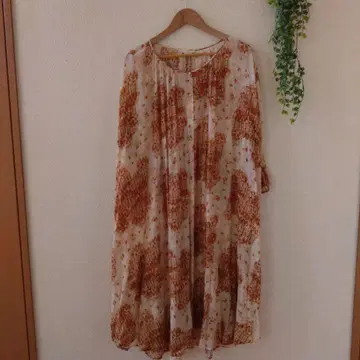 뷔르데사봉 꽃무늬 긴팔 원피스