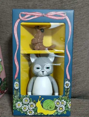 보리스 잡화점, 히구치 유코, 냥코와 아노마로 인형