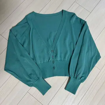 새상품급 [ NATURAL BEAUTY BASIC ] V넥 가디건