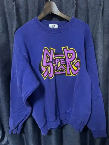 보라색 그래픽 트레이닝복