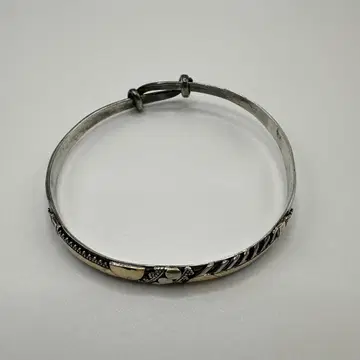 장식적인 실버 뱅글 925 각인 있음