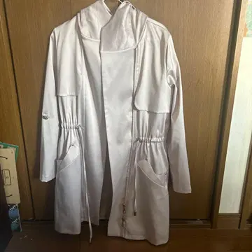 Rady 레이디 후드 부착 화이트 코트