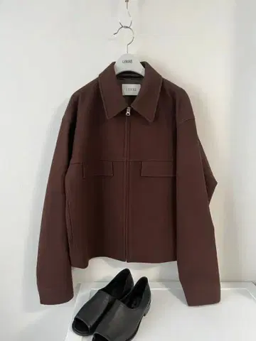 브라운 지퍼 달린 자켓