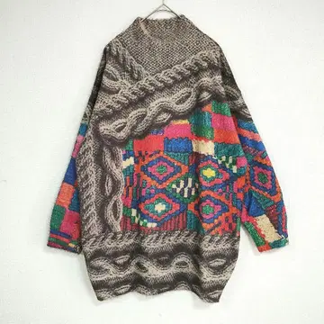 하이넥 오버 사이즈 다색 프린트 스웨터