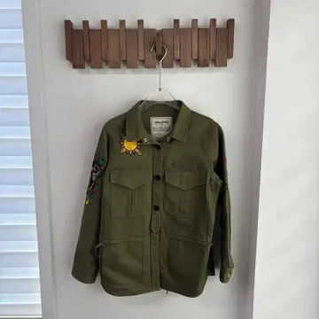 자수 장식 올리브 그린 밀리터리 자켓