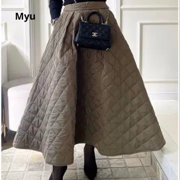 Myu 올리브 그린 퀼팅 플레어 스커트