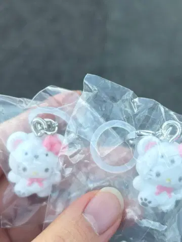 키티 2개 세트 복슬복슬 스노우 산리오 마커 액세서리