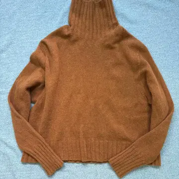 마가렛호웰 터틀넥 니트