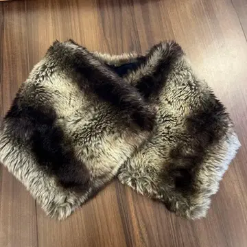 밴야드 스톰 인조 모피 숄 머플러