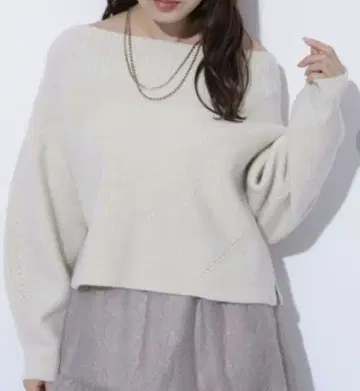 1회 착용 마이 스트라다 아쿠아 오프숄더 니트 화이트