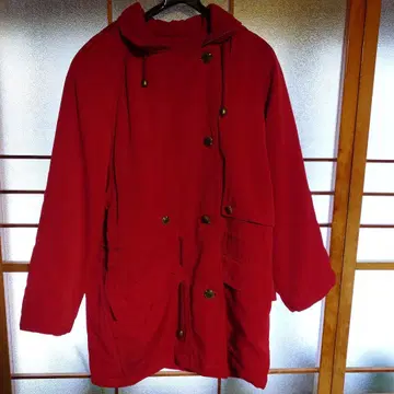 후드 부착 빨간색 롱 코트