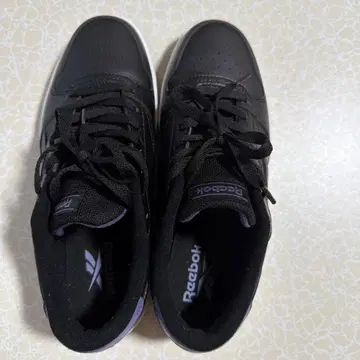 Reebok 블랙/퍼플 스니커즈 24.5