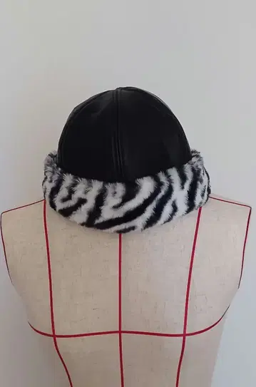 엑스걸 제브라 패턴 퍼 후드 모자