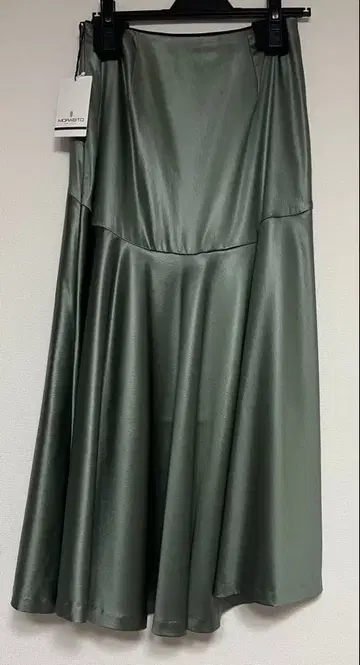 모라비토스펠 새틴 플레어 스커트