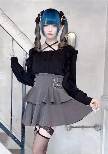 [ MA*RS ] 하트 버클 이단 프릴 치마바지 차콜 그레이